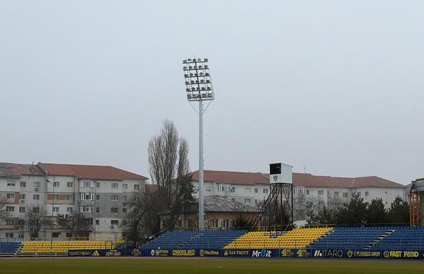 Nocturna de 400.000 de euro a fost montată » Duminică se joacă în Superliga