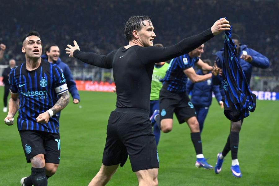 Cristi Chivu l-a reinventat pe Zielinski, jucătorul decisiv cu Juventus/ foto Imago Images Cristi Chivu, două mutări de mare antrenor la Inter » Ei i-au adus prima victorie în „Derby D'Italia”