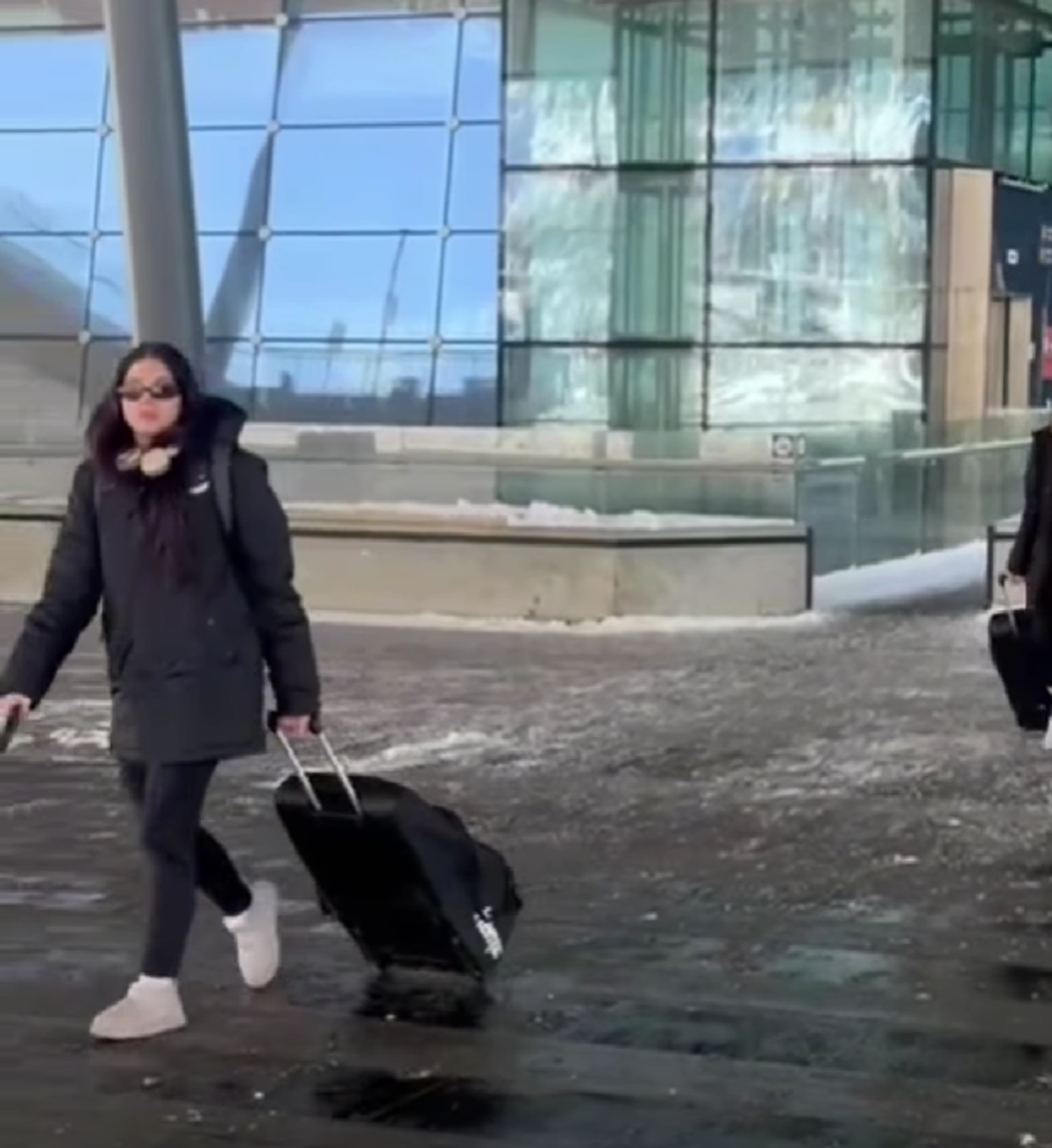 Coșmar pe drum pentru echipa Rapidului, înaintea meciului de mâine: „Noaptea a fost petrecută în aeroport”