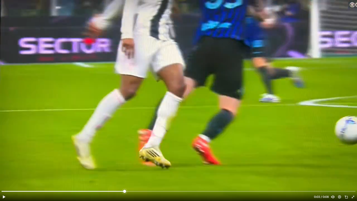 Eliminarea eronată a lui Kalulu în Inter - Juventus