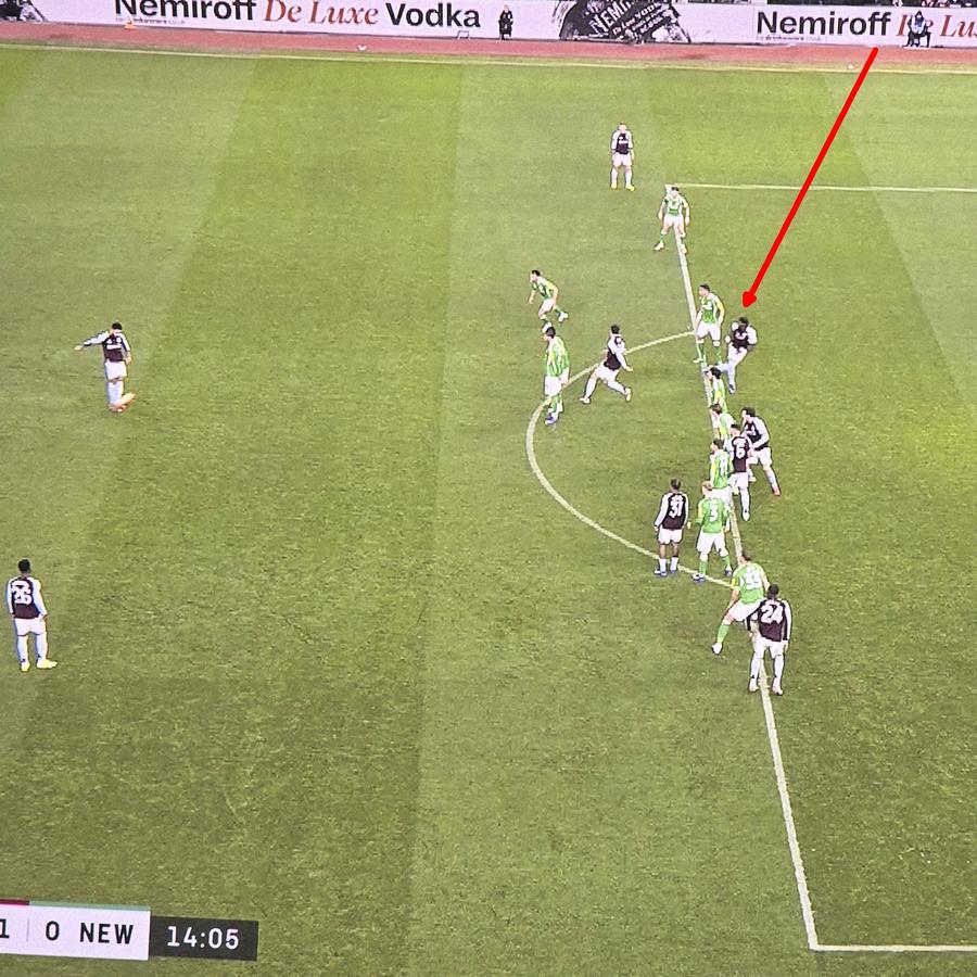 Abraham, în ofsaid Radu Petrescu e copil! Newcastle - Aston Villa, făcut praf de arbitri » 3 greșeli flagrante în aceeași direcție, Rooney strigă: „Una dintre cele mai șocante decizii din fotbal”