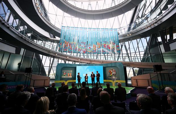 EURO 2020 // Englezii vin cu o nouă variantă: turneul s-ar putea disputa în decembrie