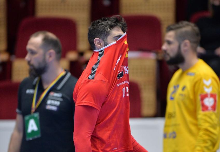 Gabi Bujor încearcă să se ascundă după rușinea de aseară FOTO Cristi Preda