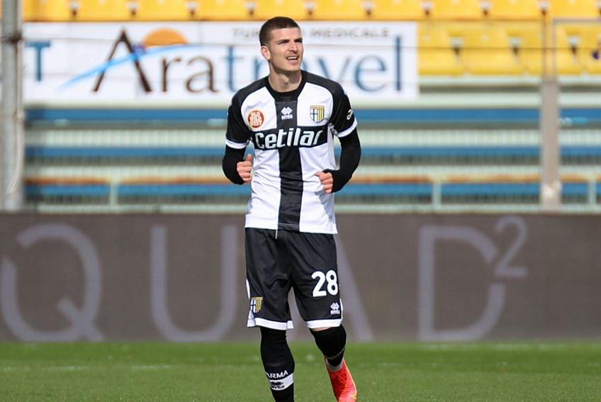 Valentin Mihăilă (21 de ani) a marcat în Parma - AS Roma, scor 2-0, dintr-o pasă primită de la Dennis Man (22 de ani). Cele două extreme „tricolore” au fost lăudate în Gazzetta dello Sport.