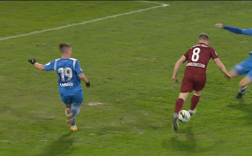 Runar Mar Sigurjonsson (30 de ani), primul islandez din istoria Ligii 1, a impresionat la debut. A oferit o pasă de geniu la ultimul gol din CFR Cluj - Poli Iași, scor 3-0.