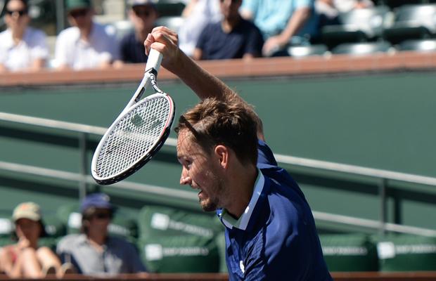 Medvedev a clacat sub presiune și e OUT de la Indian Wells » Novak Djokovic revine pe locul 1 mondial