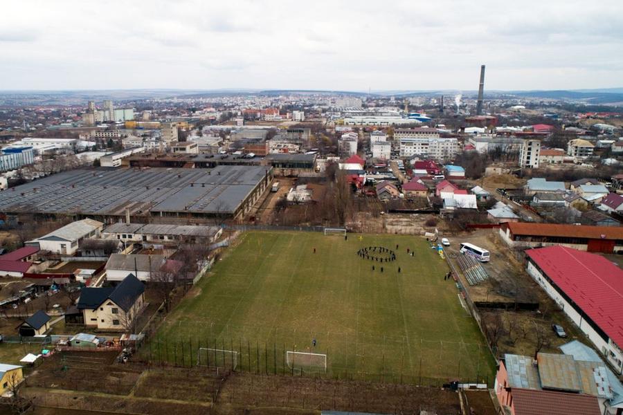 Acesta este cel mai bun teren de antrenament pentru botoșăneni Aici îl invită Iftime pe Rădoi » „Incursiune” în lumea celor de la FC Botoșani, unul dintre cluburile cu cele mai proaste condiții din Liga 1