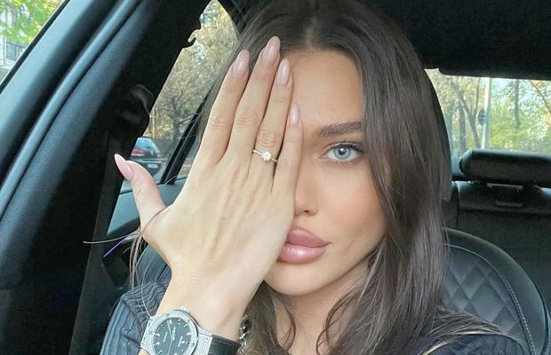 „L-a jucat” pe Mititelu Jr. cum a vrut! „Angelina Jolie de România” a rupt tăcerea: „Eu trebuie să mă agăț de ceva mai puternic”