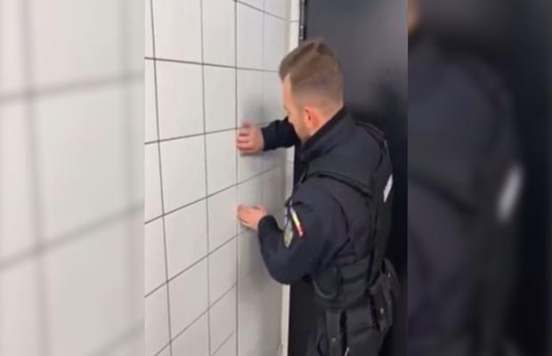 În timp ce șeful securității de la Rapid neagă vehement, polițiștii au găsit camera SECRETĂ din Giulești » Imagini incredibile!