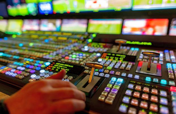 Au semnat contractul » Un post de televiziune a achiziționat peste o mie de transmisiuni live!