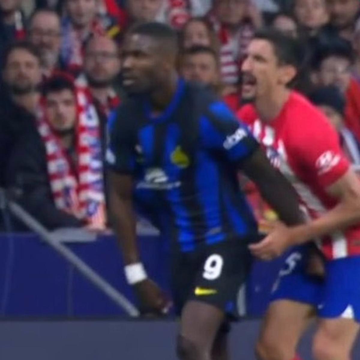 Gestul lui Thuram asupra lui Savic, în Atletico - Inter