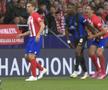 Marcus Thuram, atacantul lui Inter, a făcut un gest reprobabil în timpul meciului cu Atletico Madrid, asupra lui Stefan Savic, fundașul spaniolilor. În minutul 100, francezul l-a apucat pe muntenegrean de testicule, iar stoperul a căzut la pământ