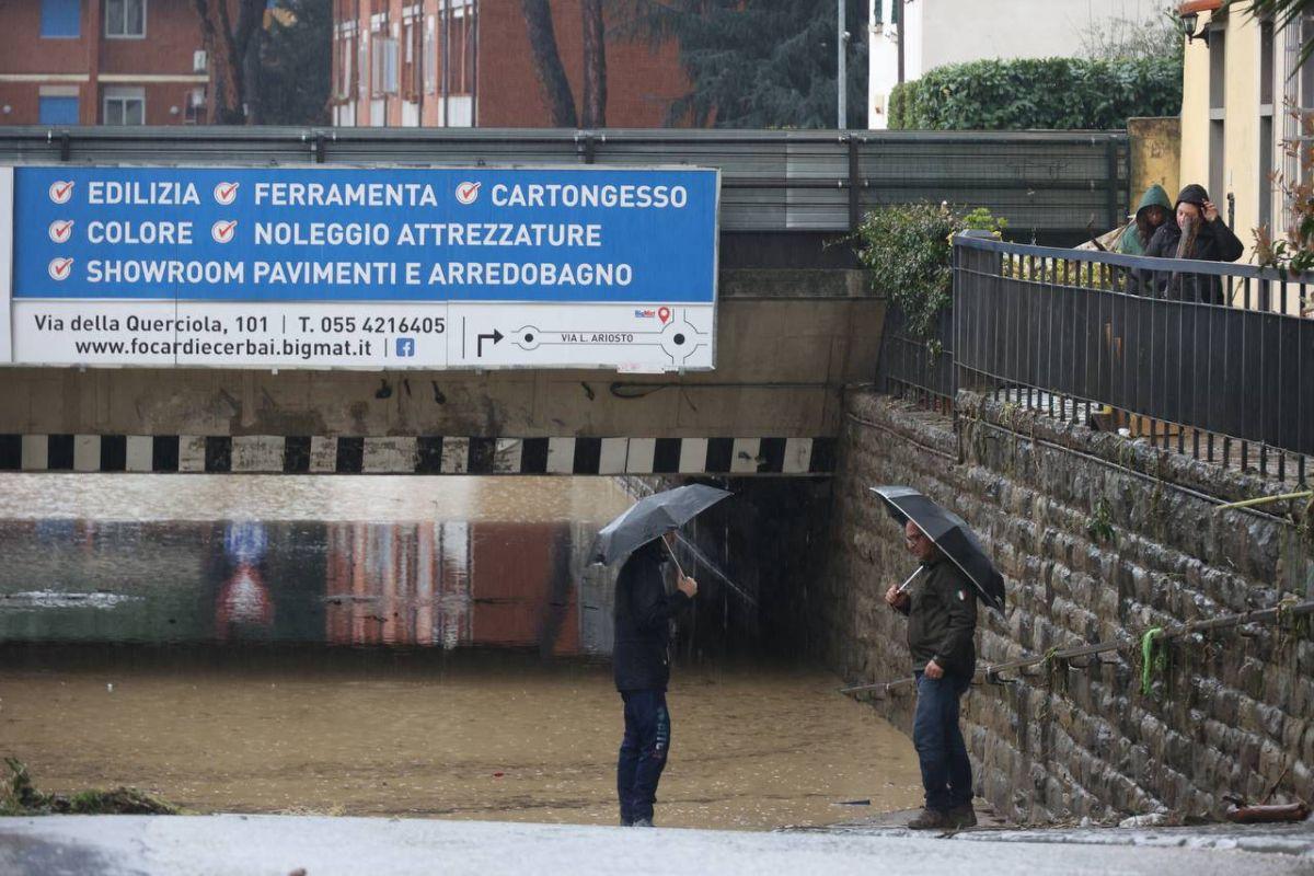 S-a cerut amânarea meciului Fiorentina - Juventus » Imagini incredibile de la furtunile care au lovit în plin zona și pun în pericol fotbalul