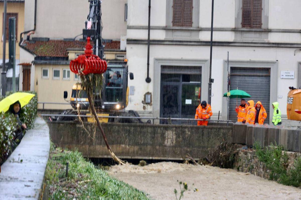 S-a cerut amânarea meciului Fiorentina - Juventus » Imagini incredibile de la furtunile care au lovit în plin zona și pun în pericol fotbalul