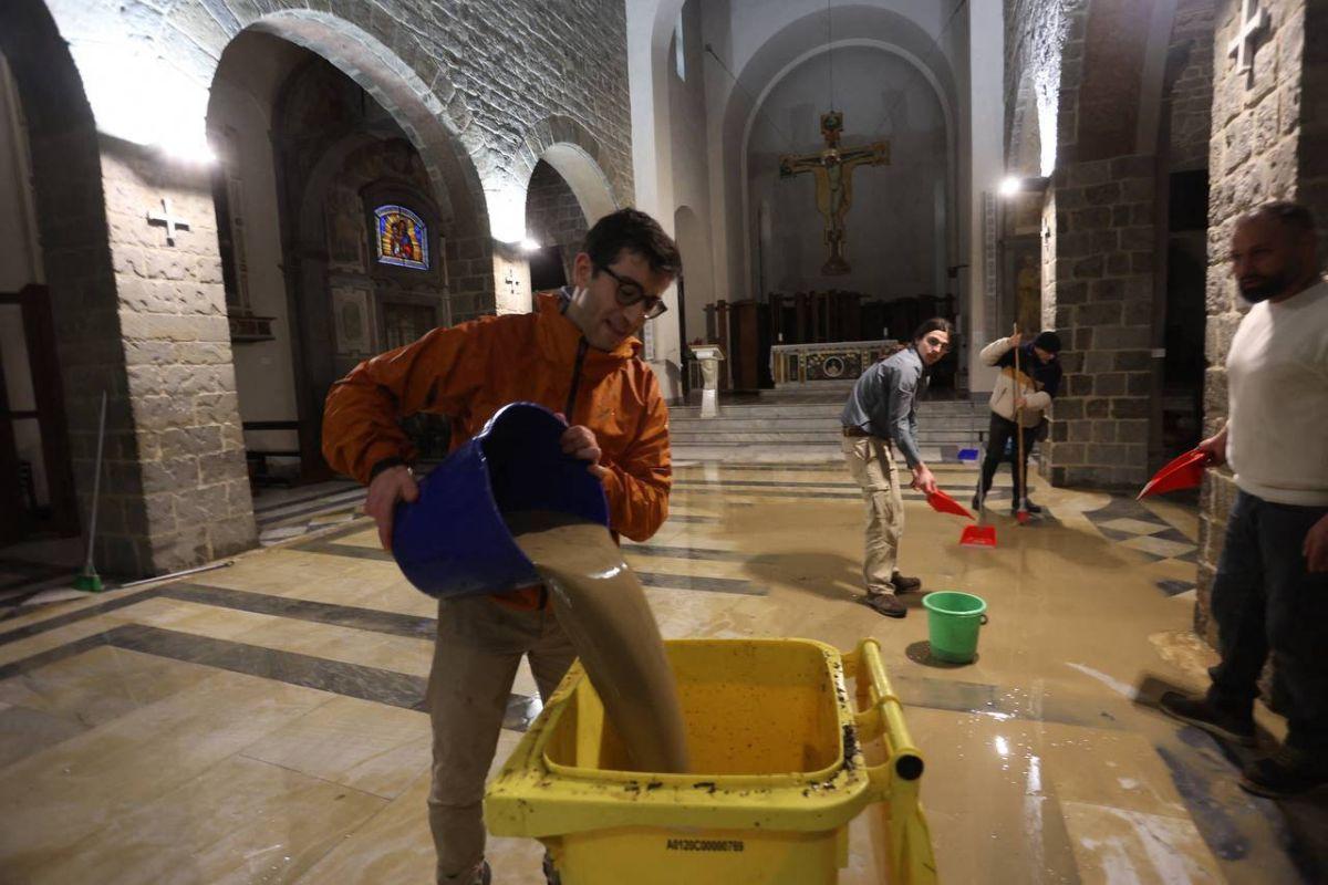 S-a cerut amânarea meciului Fiorentina - Juventus » Imagini incredibile de la furtunile care au lovit în plin zona și pun în pericol fotbalul