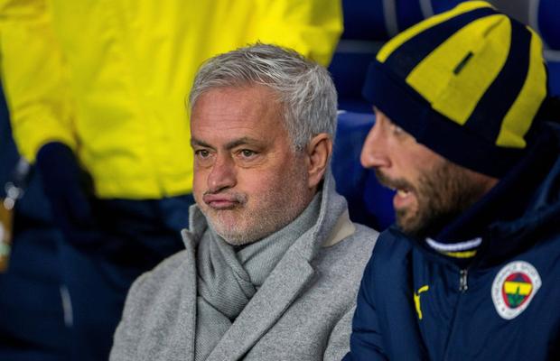 Jose Mourinho suspectează o conspirație după meciul cu Ianis Hagi: „Nu ne-au dat trei penalty-uri! Sper să nu fie...”