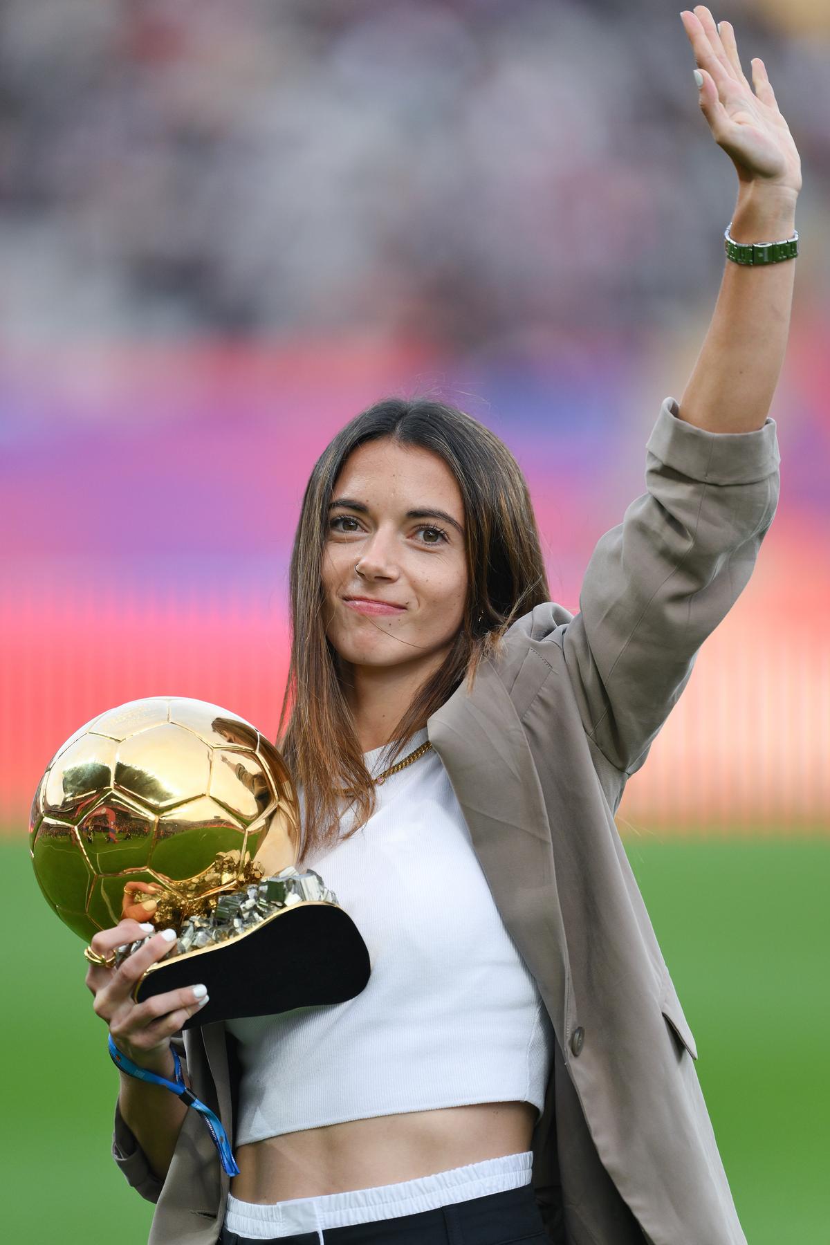 Povestea celei mai bune jucătoare din lume » Vedeta Barcelonei juca fotbal cu băieții în copilărie, acum e dublă câștigătoare a Balonului de Aur: „Ca un tsunami”