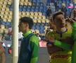 I-au „aliniat”! Ultrașii i-au mustrat pe jucători după primul meci din play-out