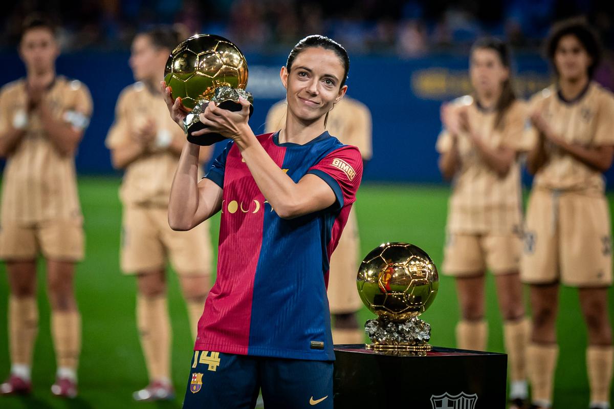 Povestea celei mai bune jucătoare din lume » Vedeta Barcelonei juca fotbal cu băieții în copilărie, acum e dublă câștigătoare a Balonului de Aur: „Ca un tsunami”