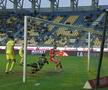 Ratarea lui Chică-Roșă în Petrolul - FC Botoșani
