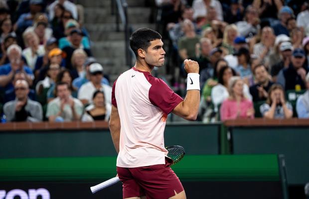 Carlos Alcaraz s-a calificat pentru a patra oară la rând în semifinale la Indian Wells + ce mesaj a scris pe camera de luat vederi