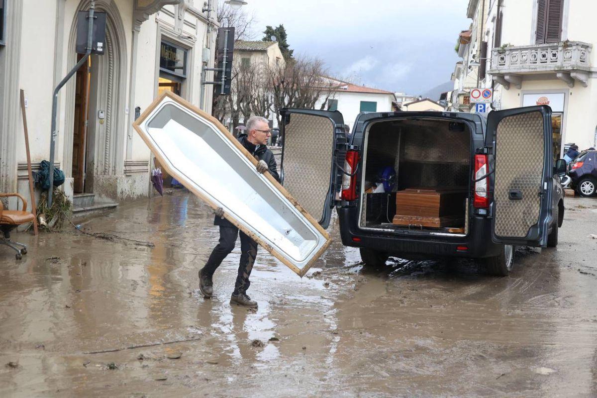 S-a cerut amânarea meciului Fiorentina - Juventus » Imagini incredibile de la furtunile care au lovit în plin zona și pun în pericol fotbalul