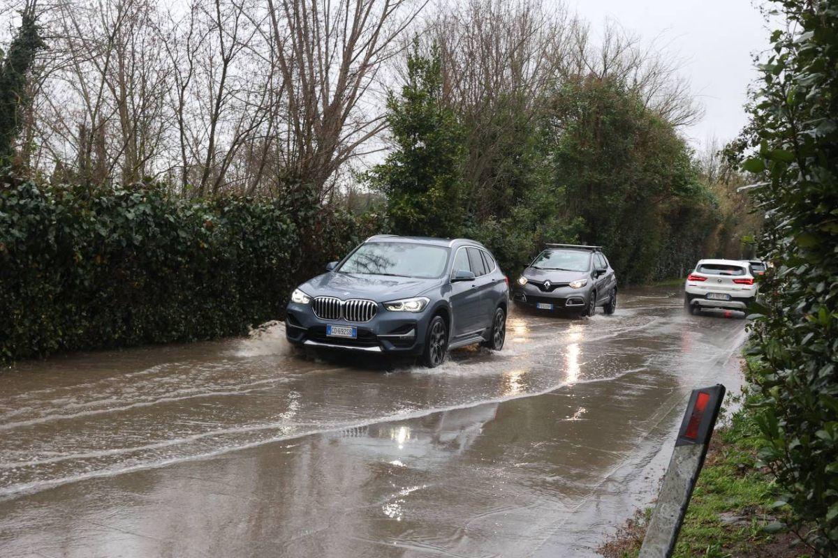 S-a cerut amânarea meciului Fiorentina - Juventus » Imagini incredibile de la furtunile care au lovit în plin zona și pun în pericol fotbalul