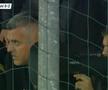 I-au „aliniat”! Ultrașii i-au mustrat pe jucători după primul meci din play-out