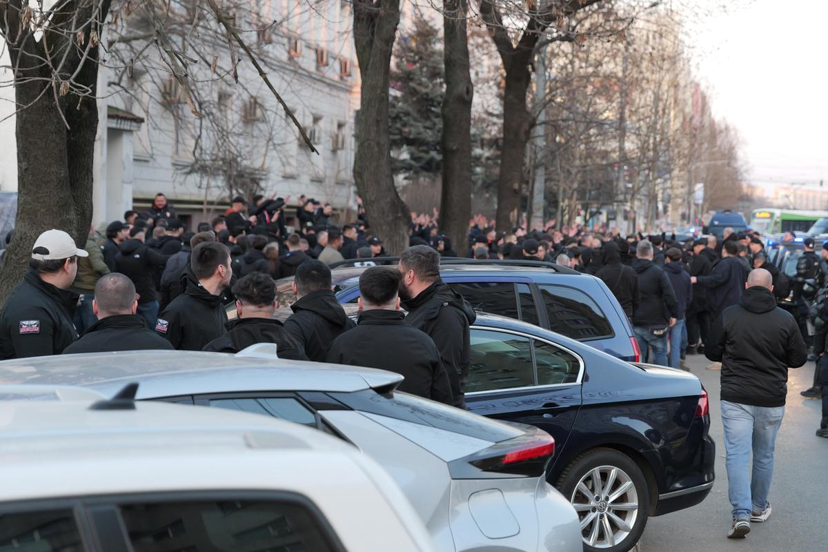 Rapid - Dinamo, corteo organizat de fanii „câinilor” înaintea ciocnirii din Giulești + imagini înaintea partidei