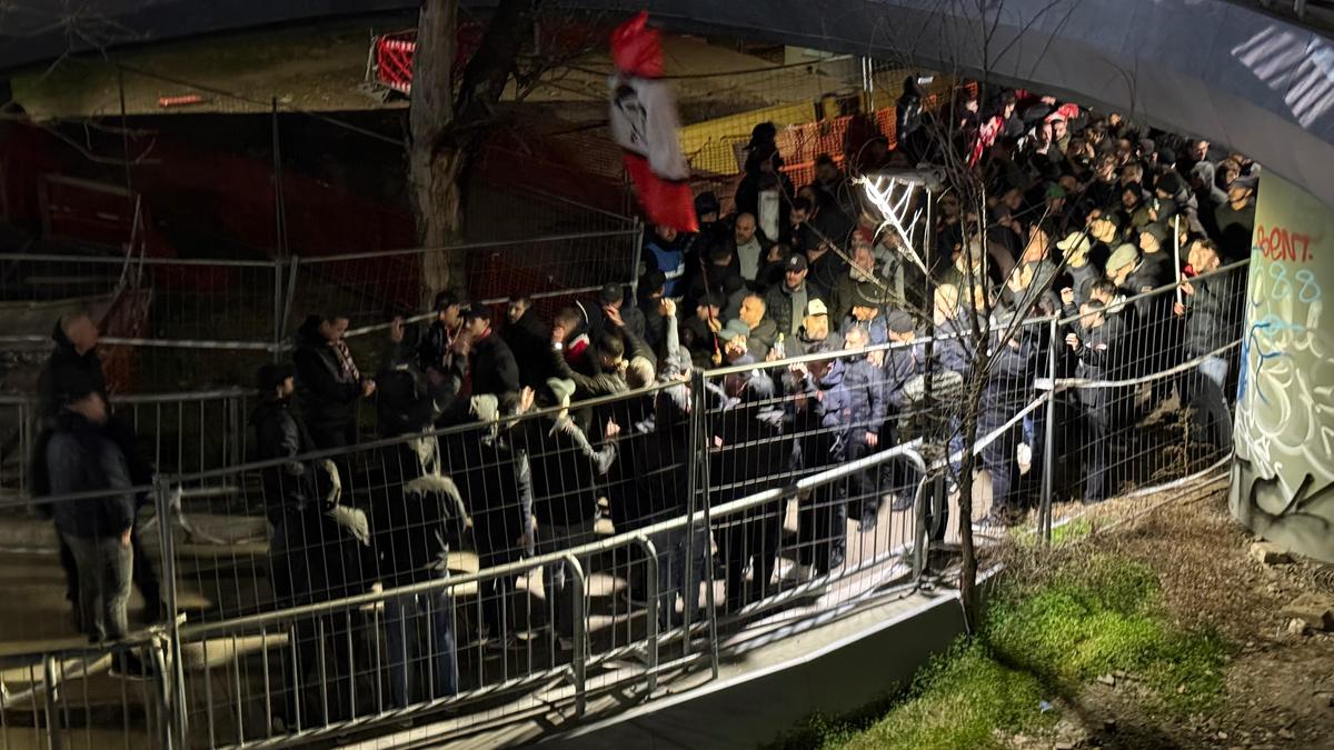 Rapid - Dinamo, corteo organizat de fanii „câinilor” înaintea ciocnirii din Giulești + imagini înaintea partidei