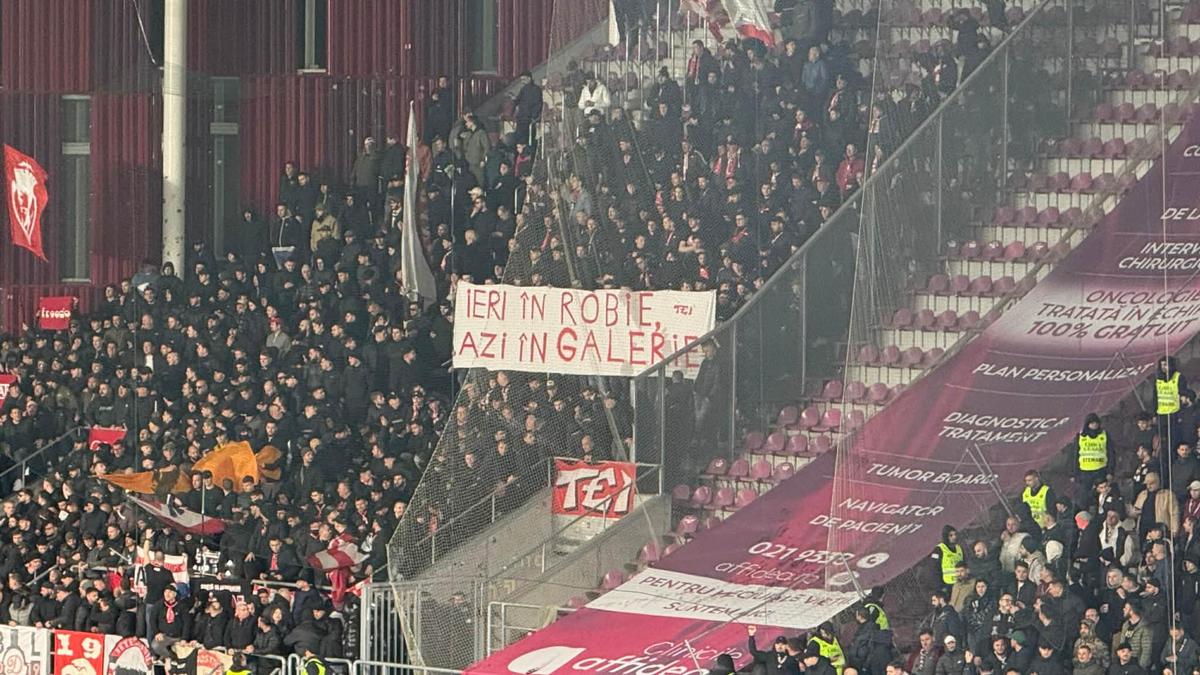 Scenografia din derby-ul Rapid - Dinamo » Mesajele afișate de galeriile rivale