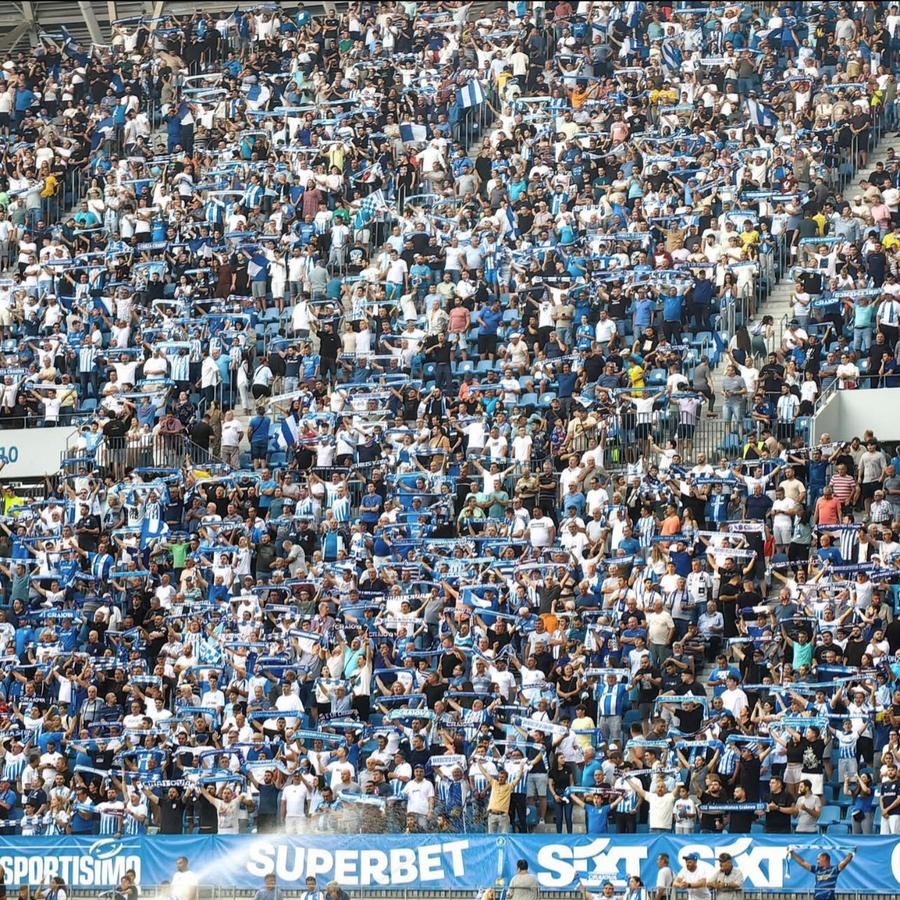 Suporterii Craiovei vor fi o verigă importantă pe traseul viitor al Universității, după startul șchiop din play-off. Foto: facebook.com/UCVOficial/ „Nu m-a surprins înfrângerea Craiovei. Se alege praful!” » Fostul mijlocaș din Bănie știe motivele prăbușirii oltenilor