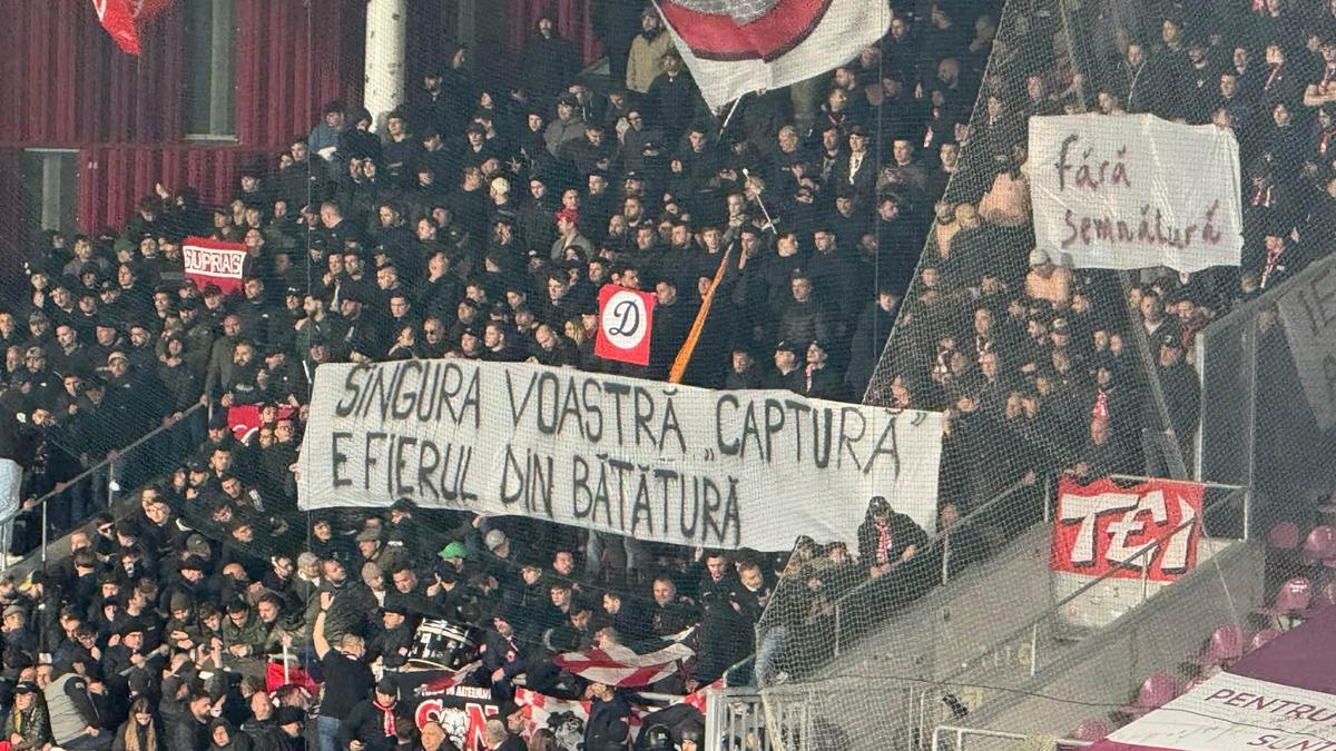 Scenografia din derby-ul Rapid - Dinamo » Mesajele afișate de galeriile rivale