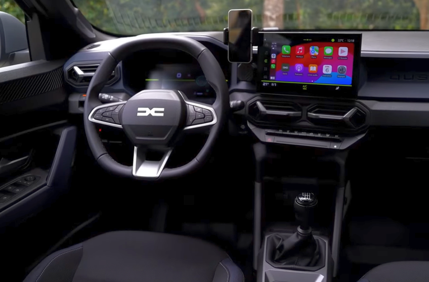 Interiorul mașinii Dacia Striker