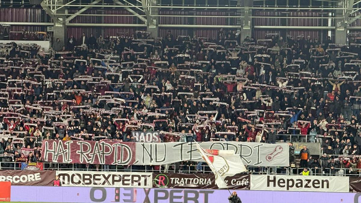 Scenografia din derby-ul Rapid - Dinamo » Mesajele afișate de galeriile rivale