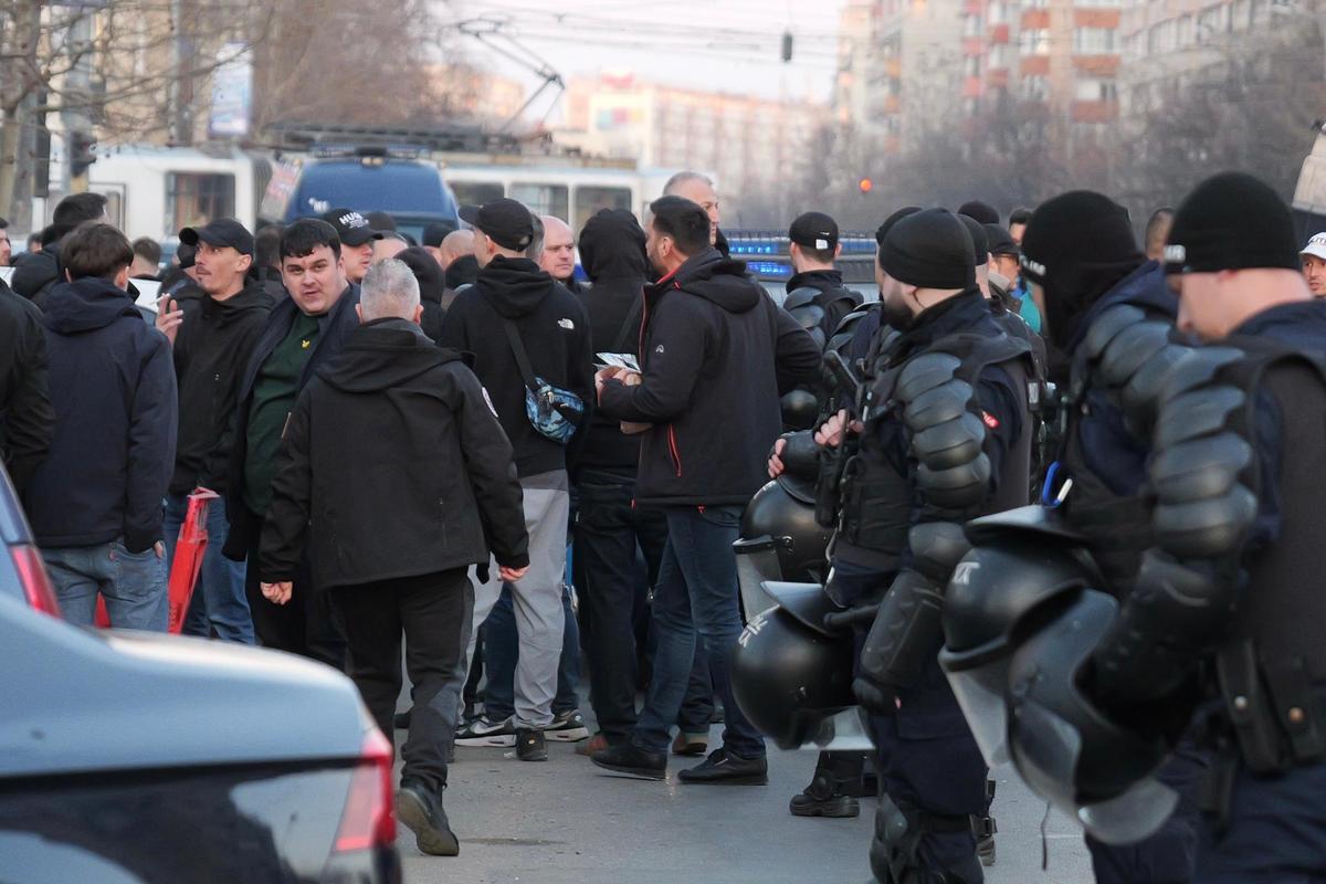 Rapid - Dinamo, corteo organizat de fanii „câinilor” înaintea ciocnirii din Giulești + imagini înaintea partidei
