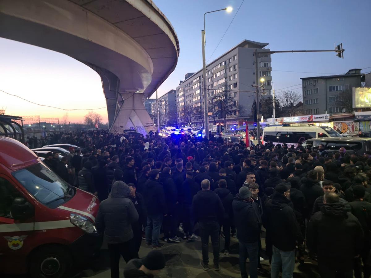 Rapid - Dinamo, corteo organizat de fanii „câinilor” înaintea ciocnirii din Giulești + imagini înaintea partidei