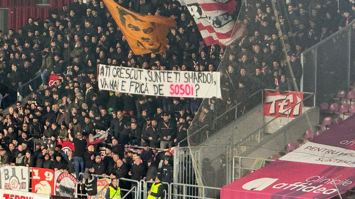 Scenografia din derby-ul Rapid - Dinamo » Mesajele afișate de galeriile rivale