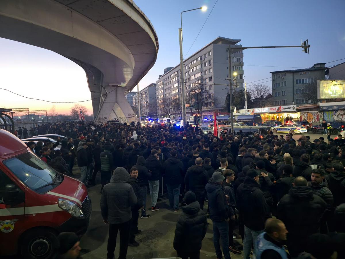 Derapaje rasiste incalificabile și „bombe” la metrou » Ce-a făcut galeria lui Dinamo în drum spre Giulești