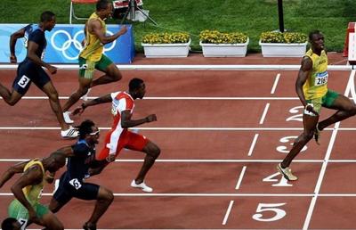 Genial! Imaginea de 600.000 de like-uri postată de Usain Bolt: „Practicam distanțarea socială încă din 2008” :)