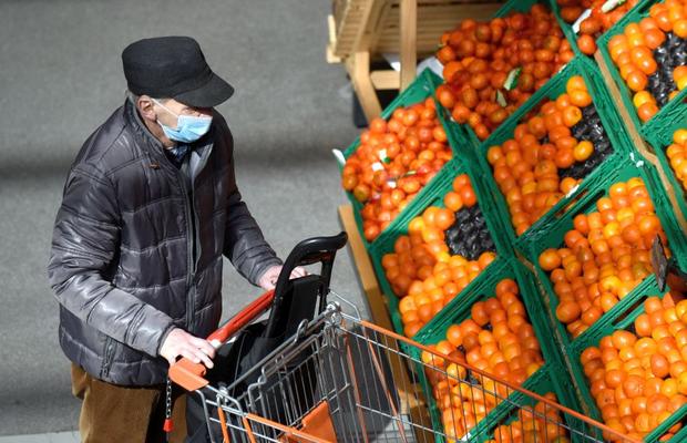 Ne putem infecta cu coronavirus din alimente? Dar de pe ambalaje? Ce spun specialiștii