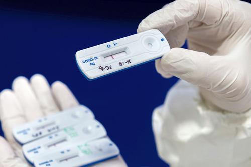 Sportivii pot fi testați pentru coronavirus cu teste rapide // FOTO Guliver/GettyImages