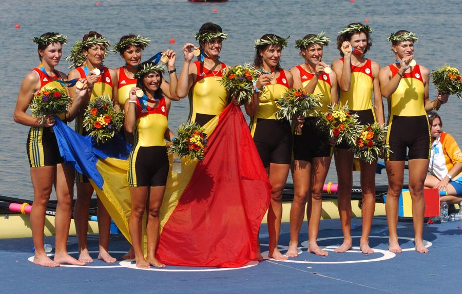 Elisabeta LIpă pe podiumul olimpic la Atena, în 2004 FOTO Guliver/GettyImages Se caută portdrapel! » Cu 100 de zile înainte de ceremonia de deschidere a JO, încă nu se știe cine va purta tricolorul la Tokyo