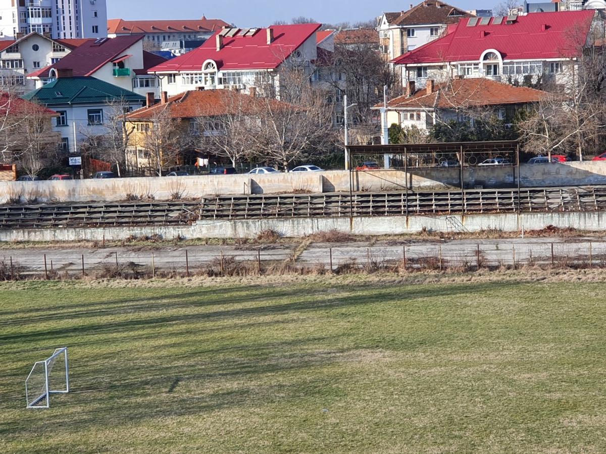Se demolează un stadion de legendă din România! Lăsat în paragină, locul unde s-a născut „Campioana unei mari iubiri” va fi înlocuit cu o sală utilă mai multor discipline
