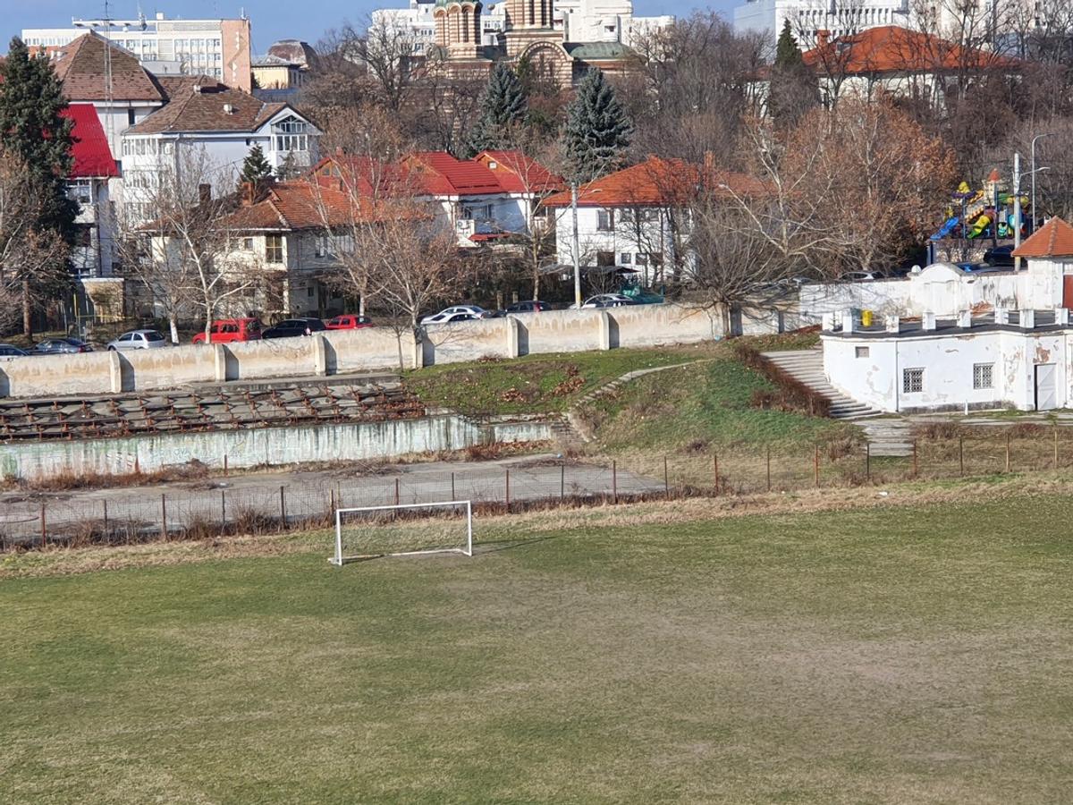 Se demolează un stadion de legendă din România! Lăsat în paragină, locul unde s-a născut „Campioana unei mari iubiri” va fi înlocuit cu o sală utilă mai multor discipline