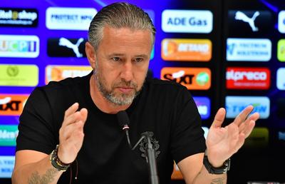 Reghecampf, salariu de 3 ori mai mare la Neftchi Baku decât la Universitatea Craiova