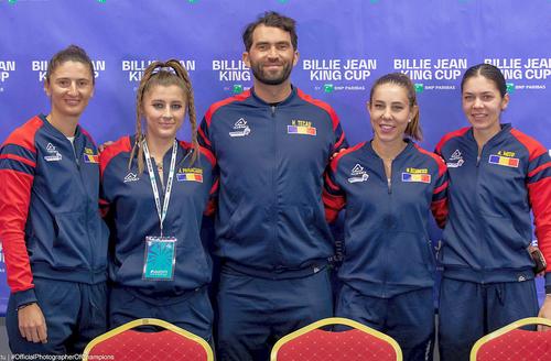 Irina Begu, Andreea Prisăcariu, Horia Tecău, Mihaela Buzărnescu și Andreea Mitu la conferința de presă de ieri de la Radom // FOTO: facebook.com/romaniafedcup