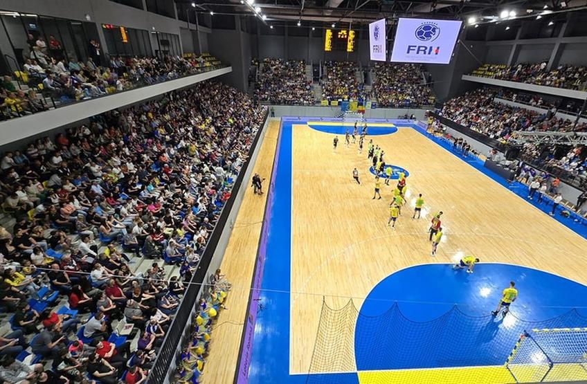 Potaissa Turda și Dinamo au remizat, scor 35-35, în runda cu numărul 23 din Liga Națională de handbal masculin. A fost primul meci jucat în noua polivalentă locală.