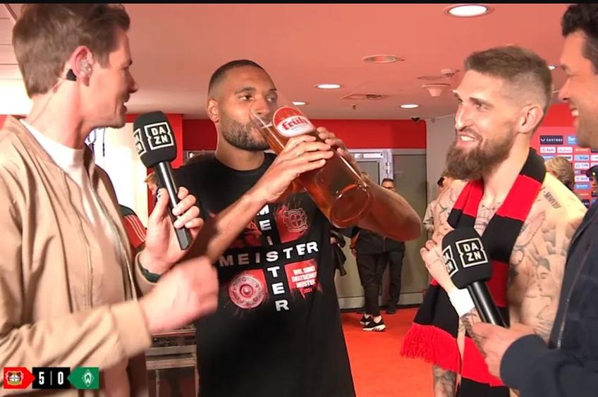 Alex Schluter, Jonathan Tah, Robert Andrich și Michael Ballack (de la stânga la dreapta)