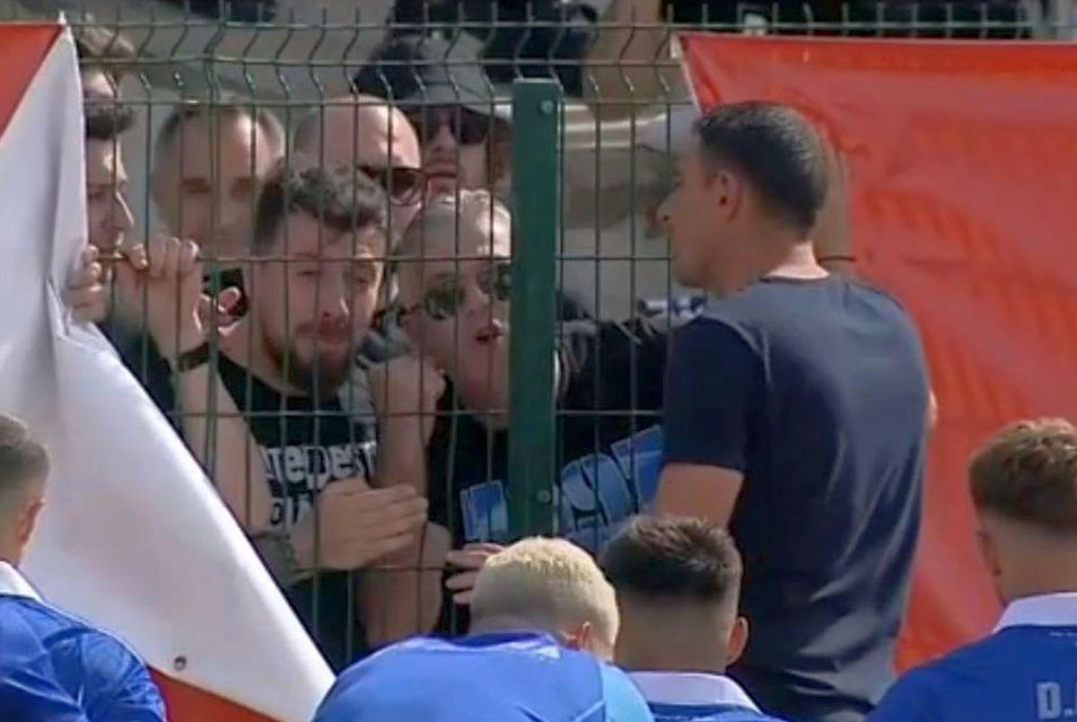 A început scandalul: fanii de la FCU Craiova i-au băgat în ședință pe Trică și pe jucători